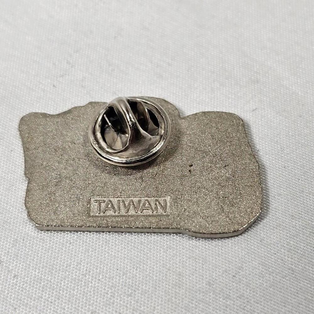 Atlanta Motor Speedway Georgia NASCAR Race Car Racing Enamel Lapel Hat Pin - Picture 3 of 3